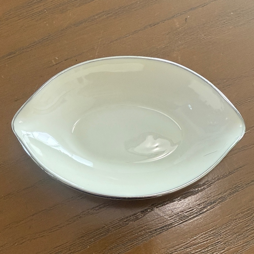 Lenox Olympia Platinum Oval Individual Ashtray.